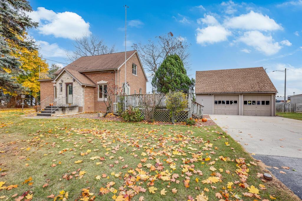 4729 Vista Rd, Manitowoc, WI 54220