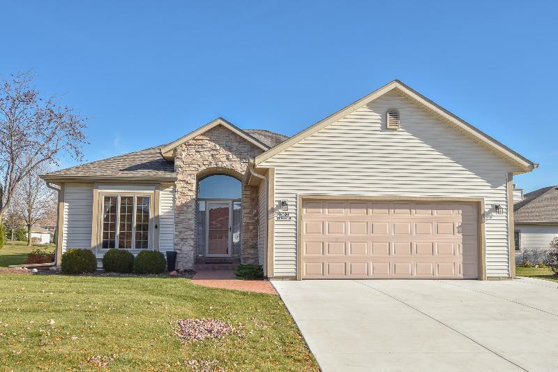 W204N16318 Jackson Dr, Jackson, WI 53037