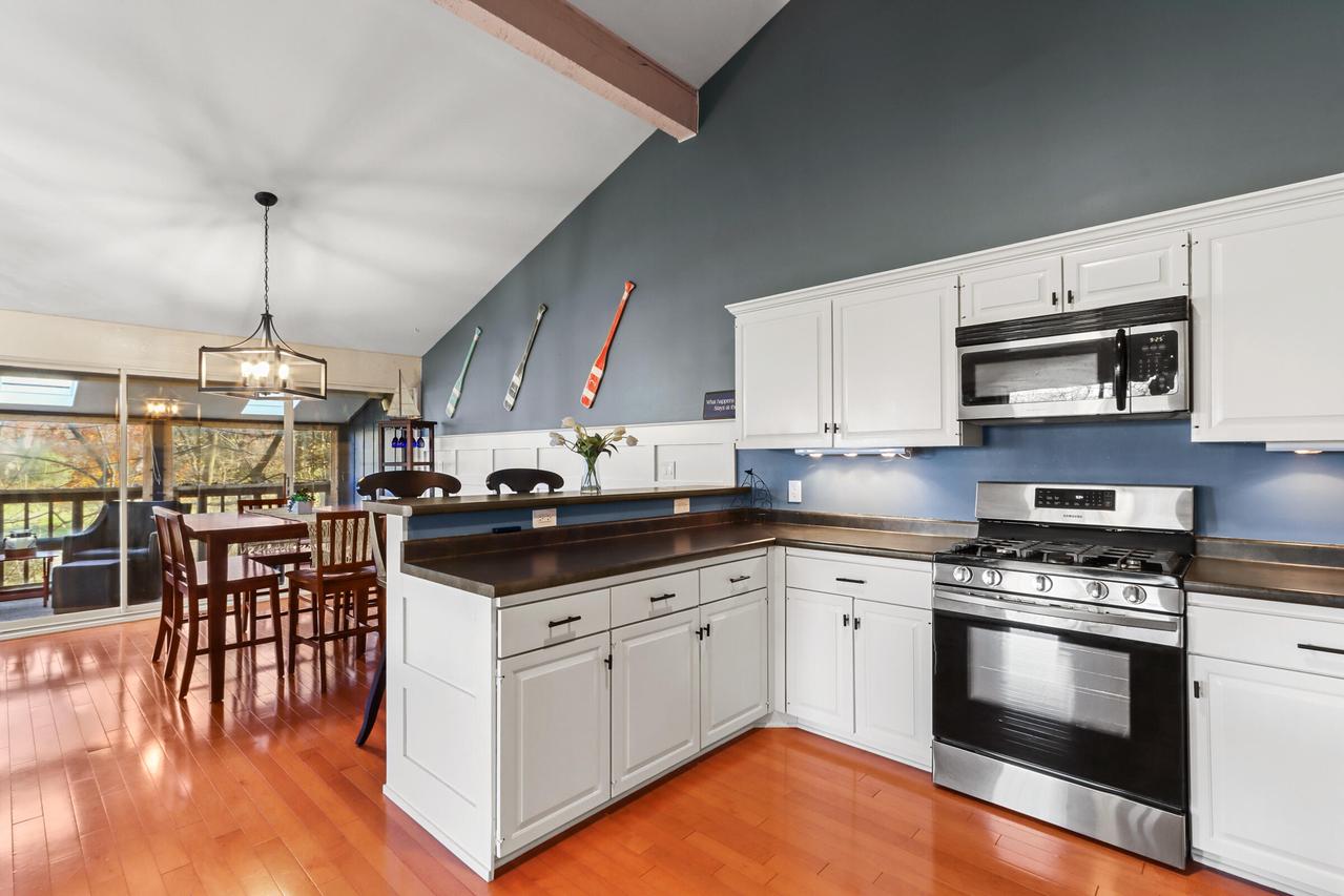 303 Deerpath - #B, Fontana, WI 53125