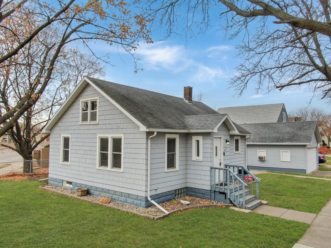 1016 S 20th St, La Crosse, WI 54601