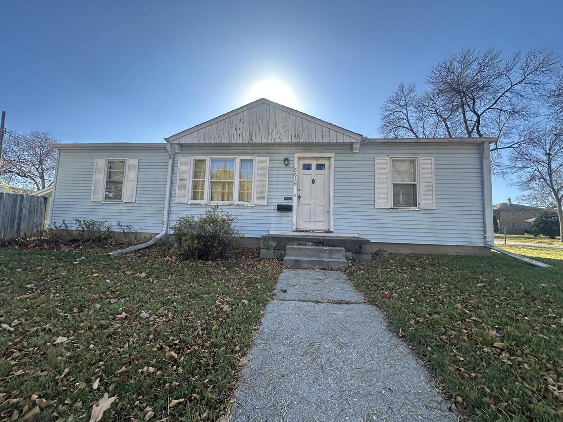 8635 W Auer Ave, Milwaukee, WI 53222