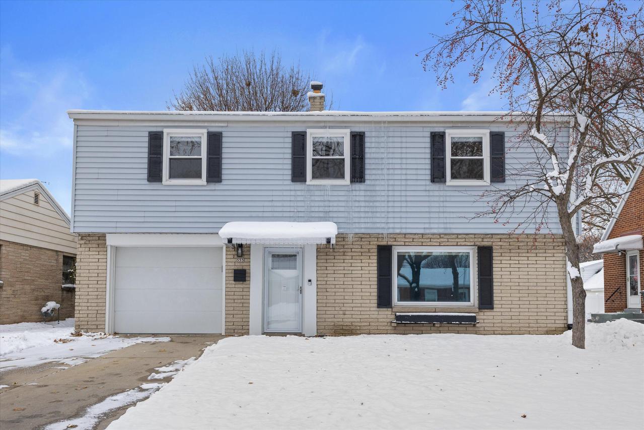 555 N 105th St, Wauwatosa, WI 53226