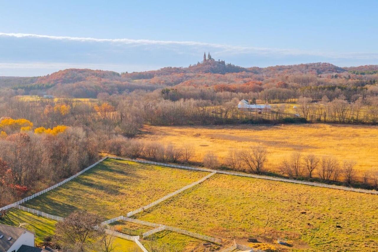 1507 St Augustine Rd, Erin, WI 53027