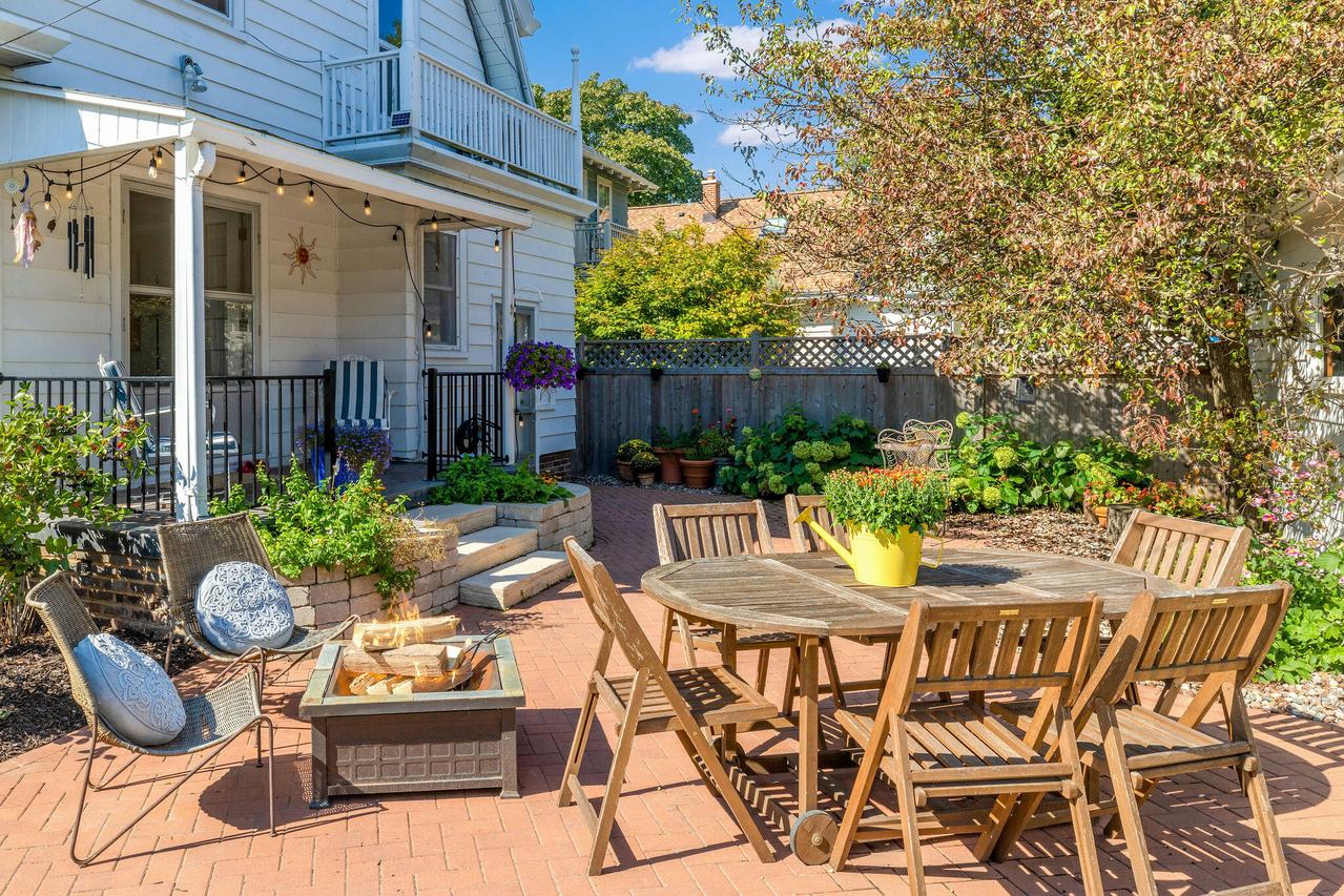 3530 N Downer Ave, Shorewood, WI 53211