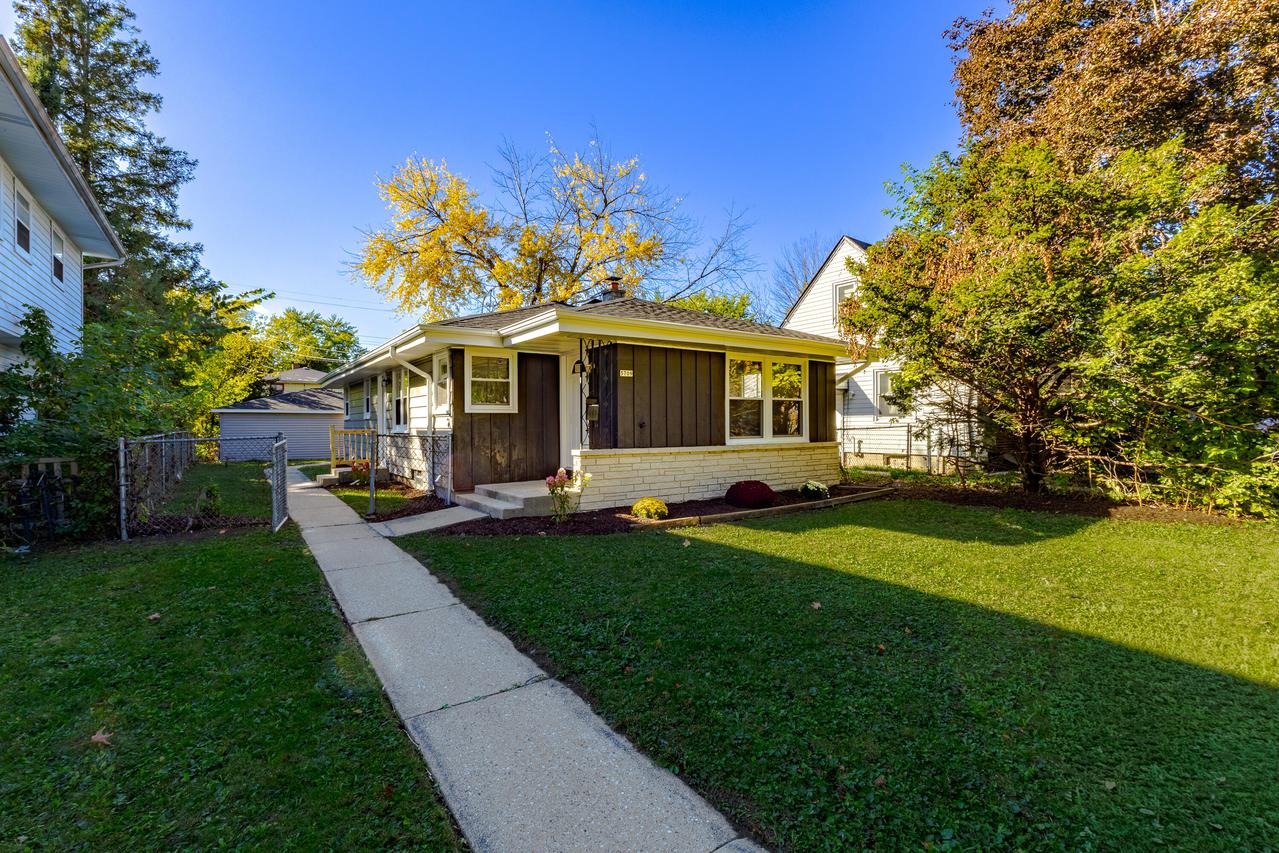 5709 N 93rd St, Milwaukee, WI 53225