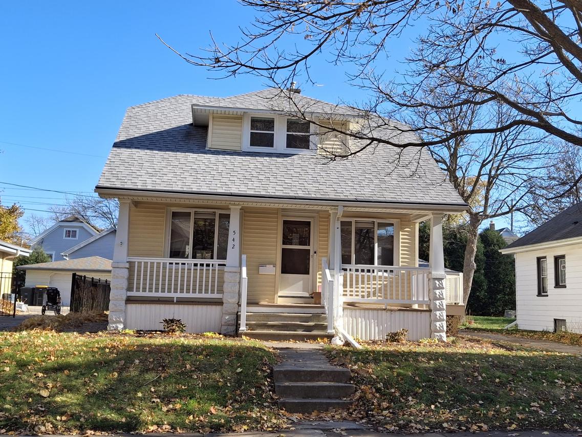 542 N 61st St, Wauwatosa, WI 53213