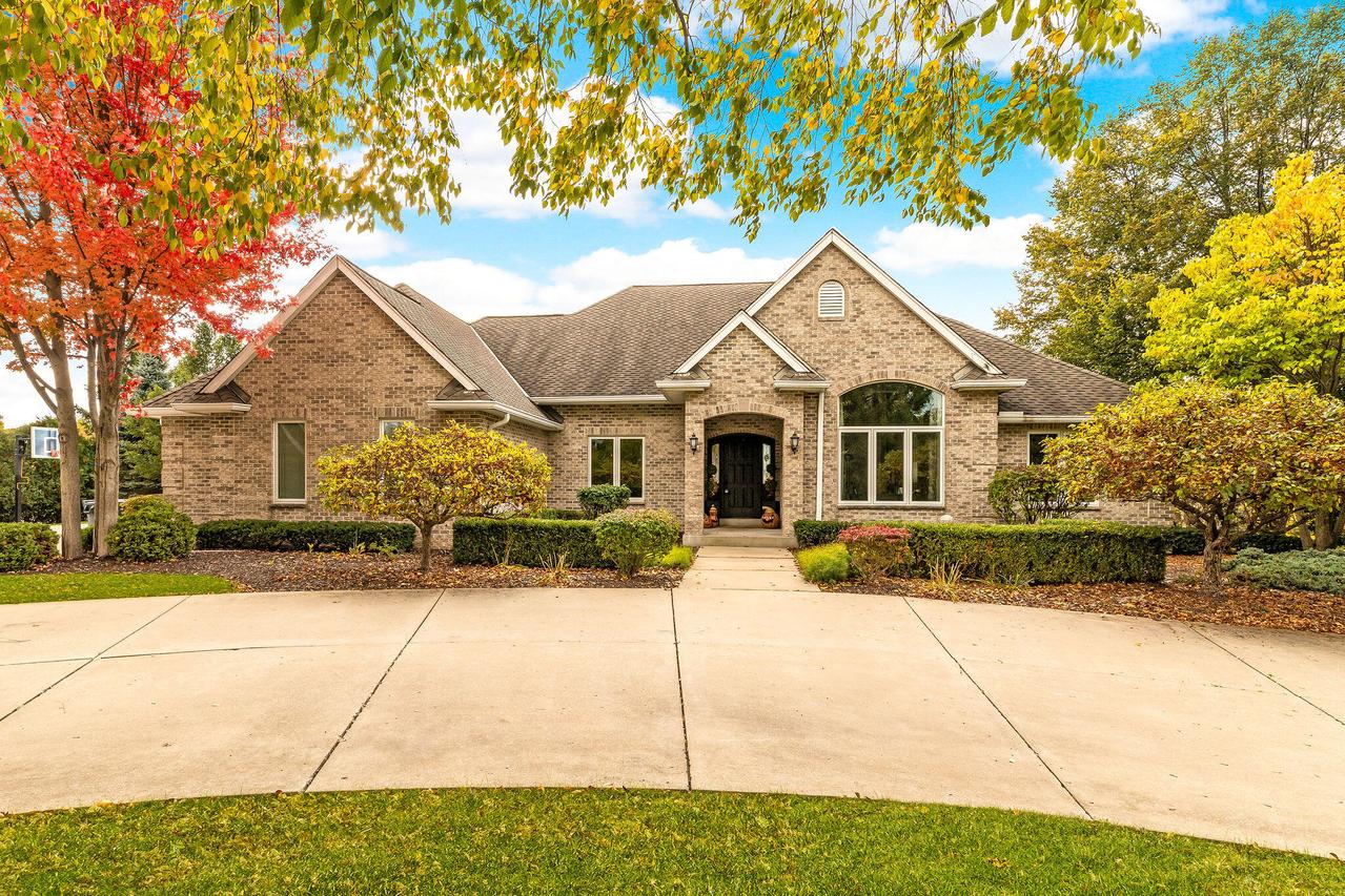 14035 Chesterwood Dr, Brookfield, WI 53005