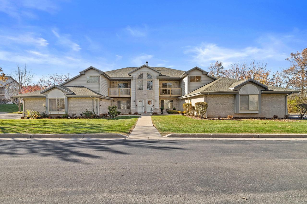 9322 W Loomis Rd #4, Franklin, WI 53132