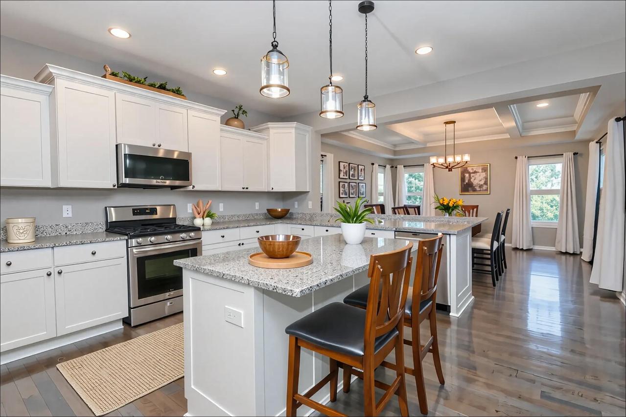 N12W29872 Southampton Ct, Delafield, WI 53188