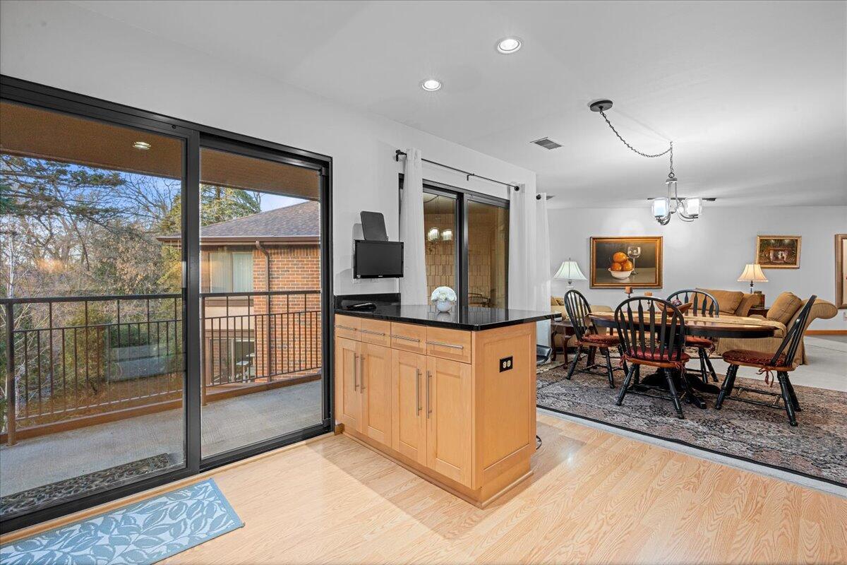 1600 W Green Tree Rd #314, Glendale, WI 53209