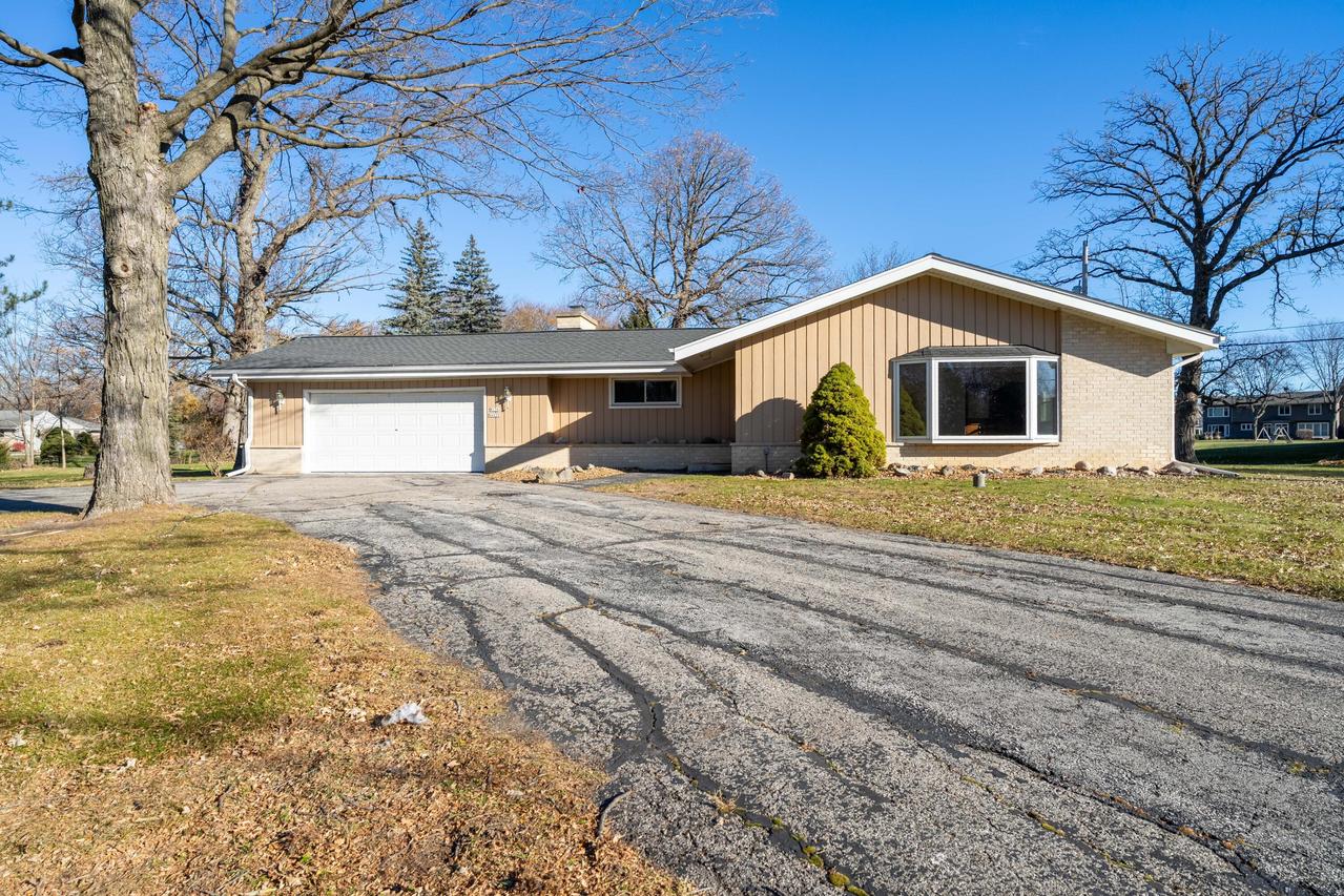 W176N4932 Christopher Ct, Menomonee Falls, WI 53051