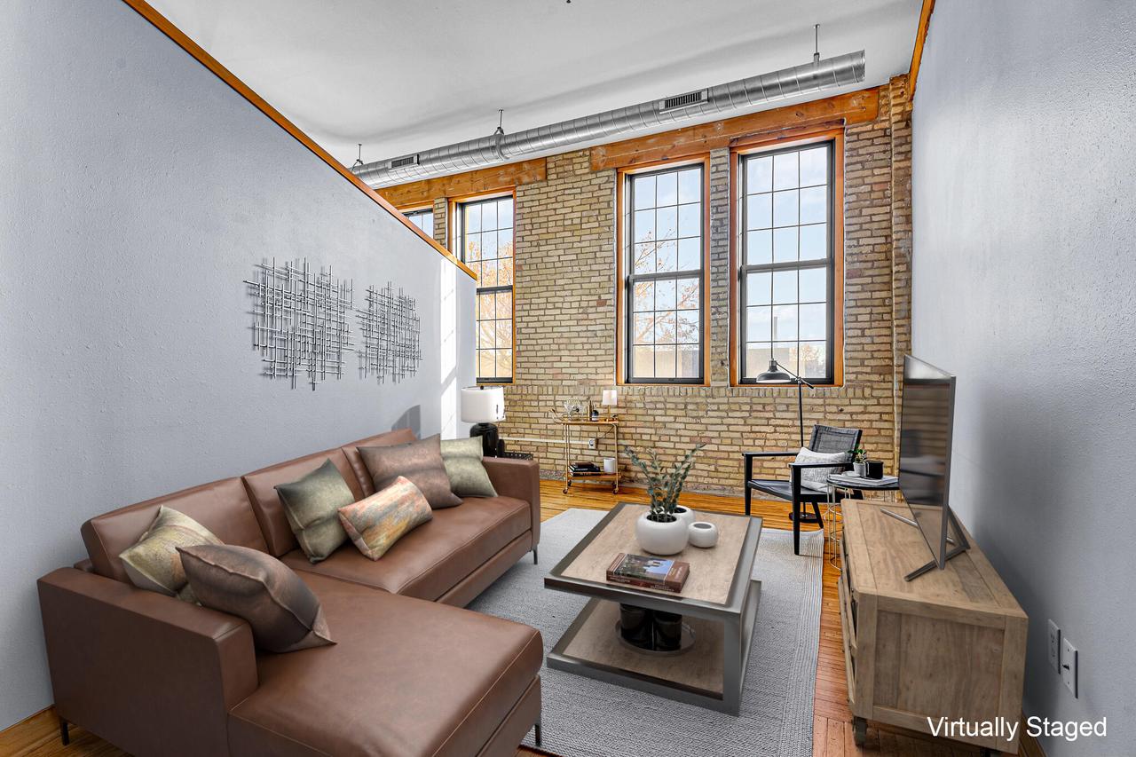 1017 S 2nd St #206, Milwaukee, WI 53204