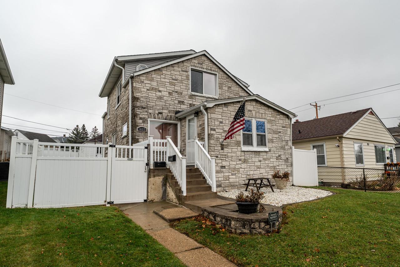 3405 W Wilbur Ave, Greenfield, WI 53221