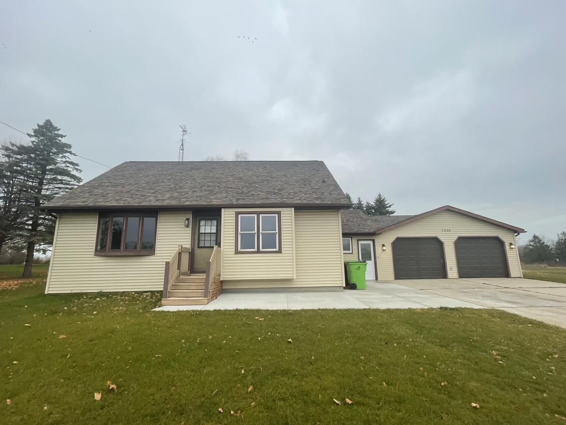 1520 North Ave, Cleveland, WI 53015