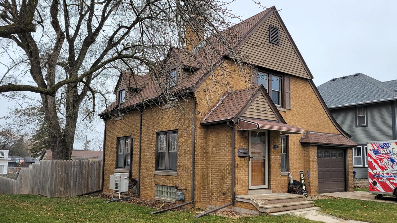 208 Bishop Ave, Plymouth, WI 53073