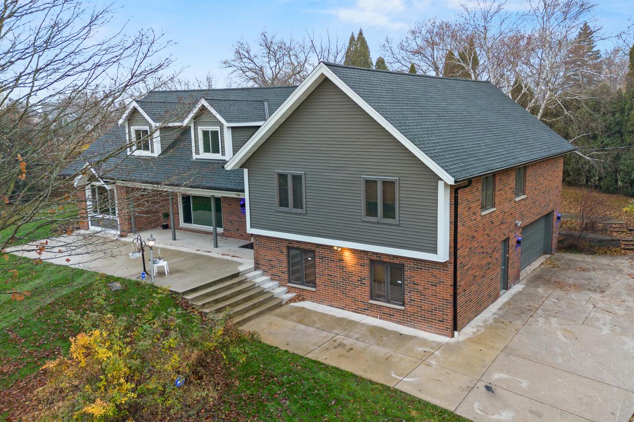 2003 S Valley Spring, New Berlin, WI 53151