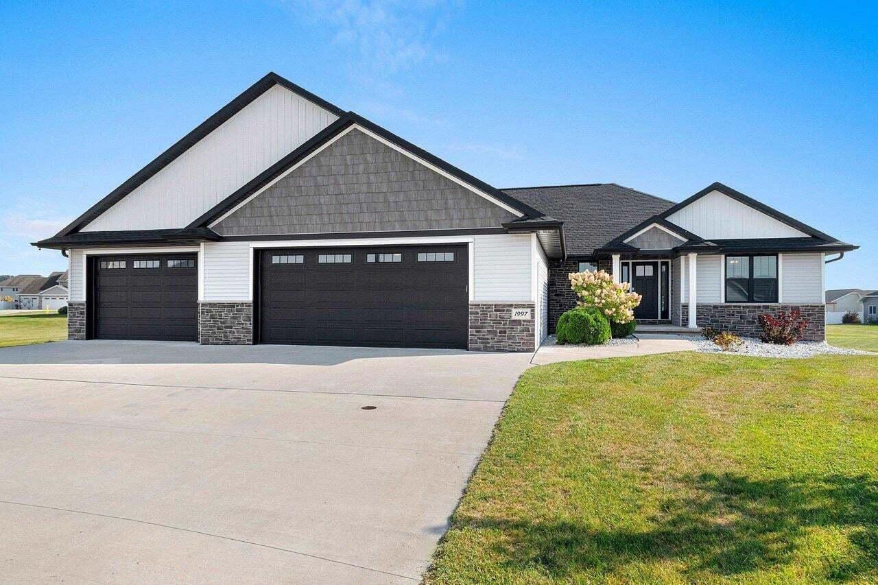 1997 Dobby St, Lawrence, WI 54115