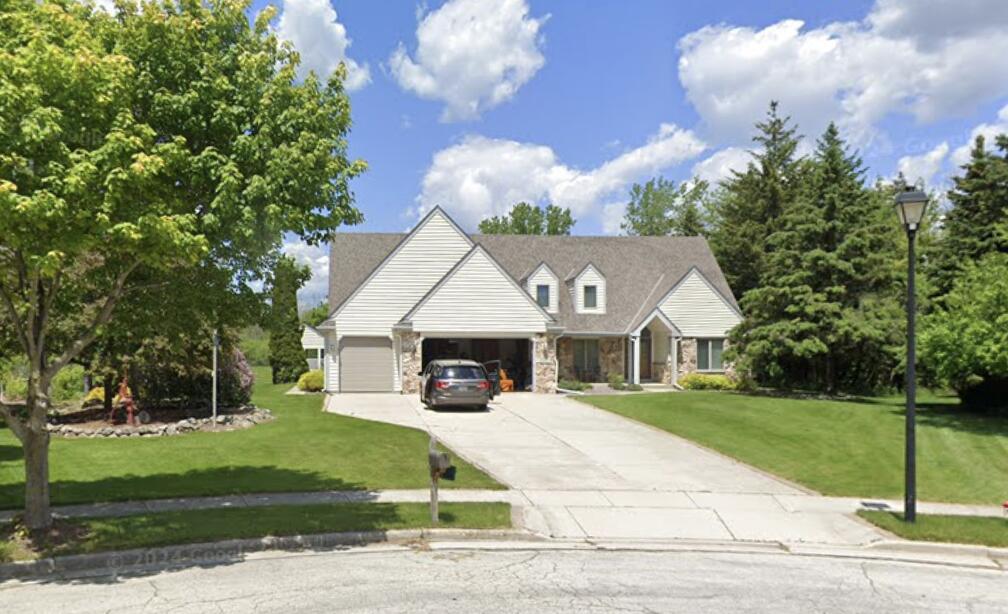 351 Streamside Ct, Grafton, WI 53024