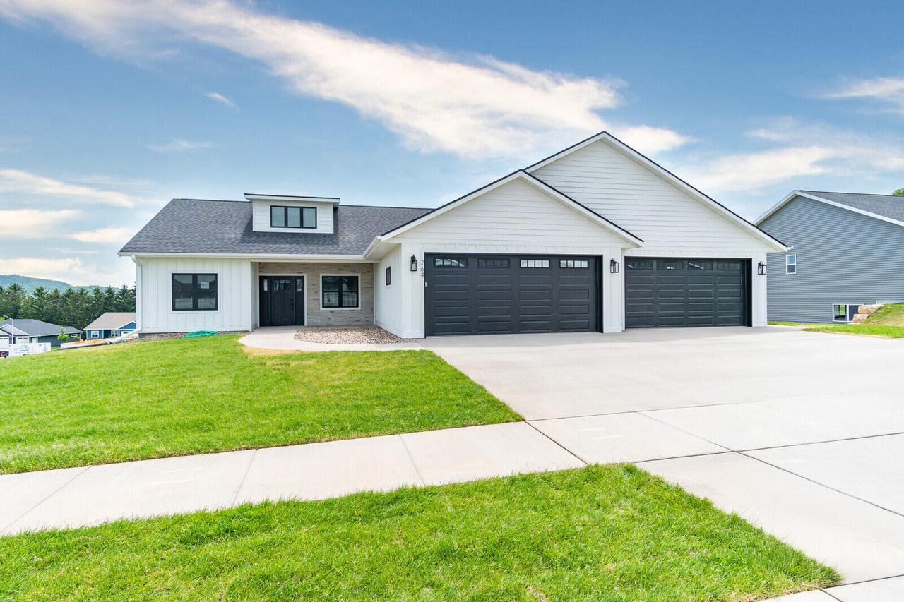 264 Southern Dr, Holmen, WI 54636