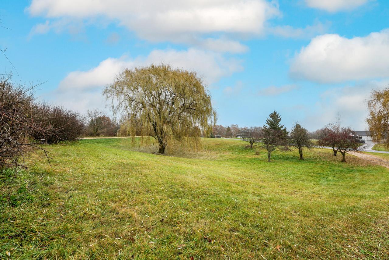 W8320 Springwood Ln, Darien, WI 53115