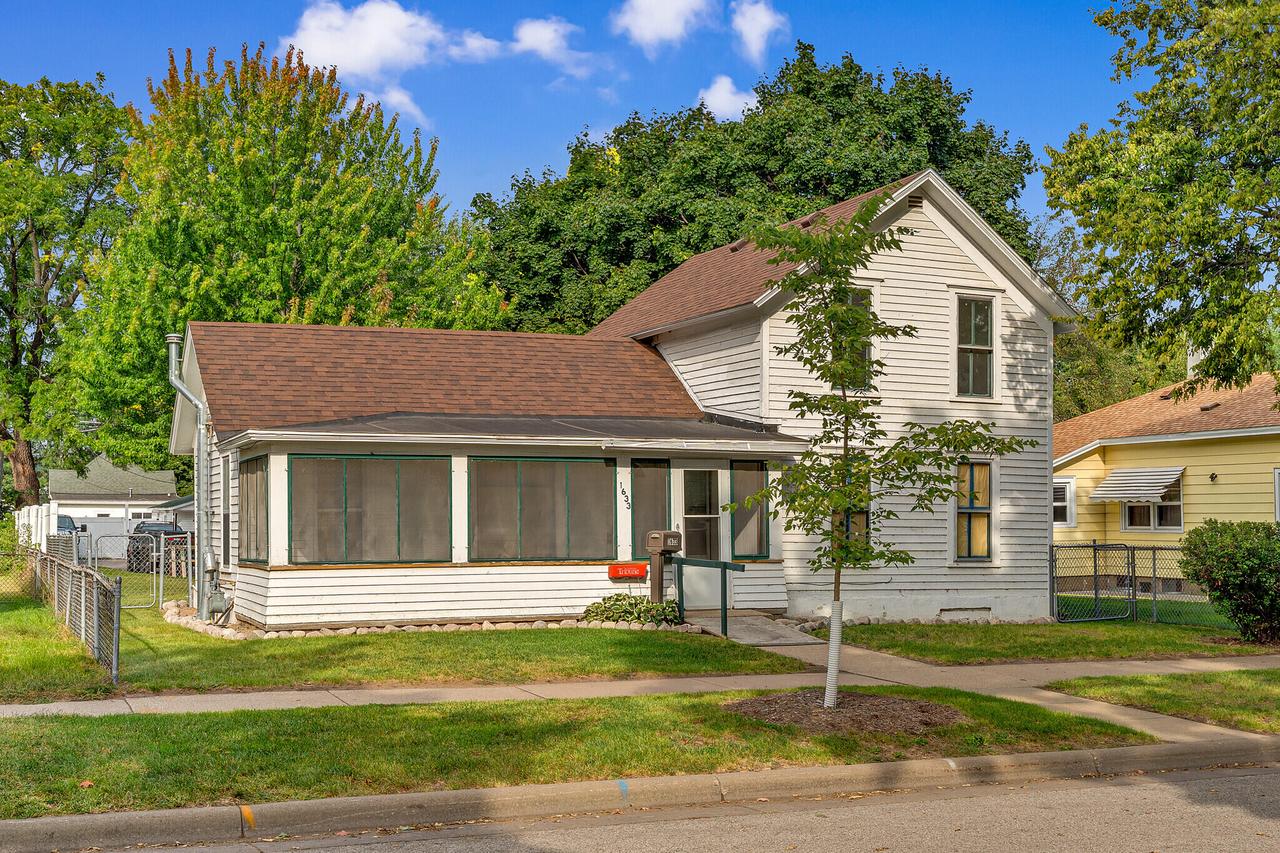 1633 Liberty St, La Crosse, WI 54603