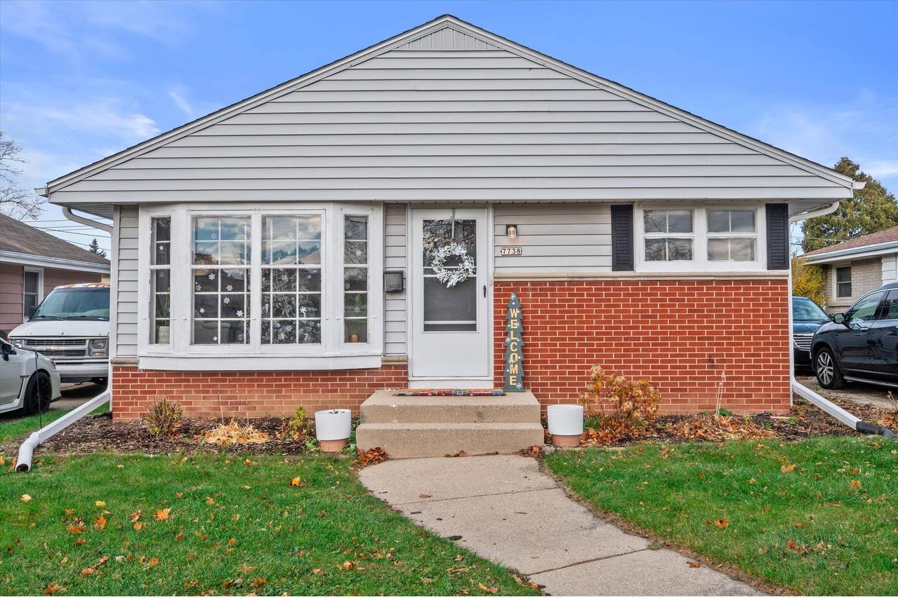 7738 W Eden Pl, Milwaukee, WI 53220