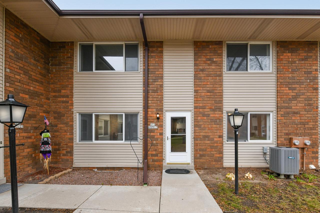 S73W17117 Briargate Ln, Muskego, WI 53150