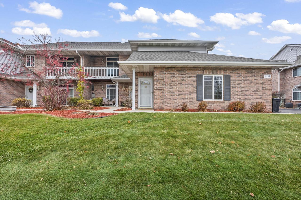 1339 Hillwood Blvd #D, Pewaukee, WI 53072