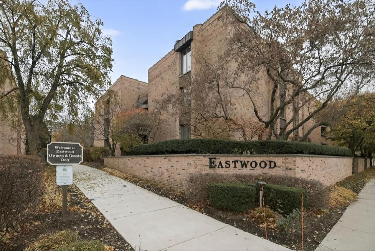1818 E Shorewood Blvd #310, Shorewood, WI 53211