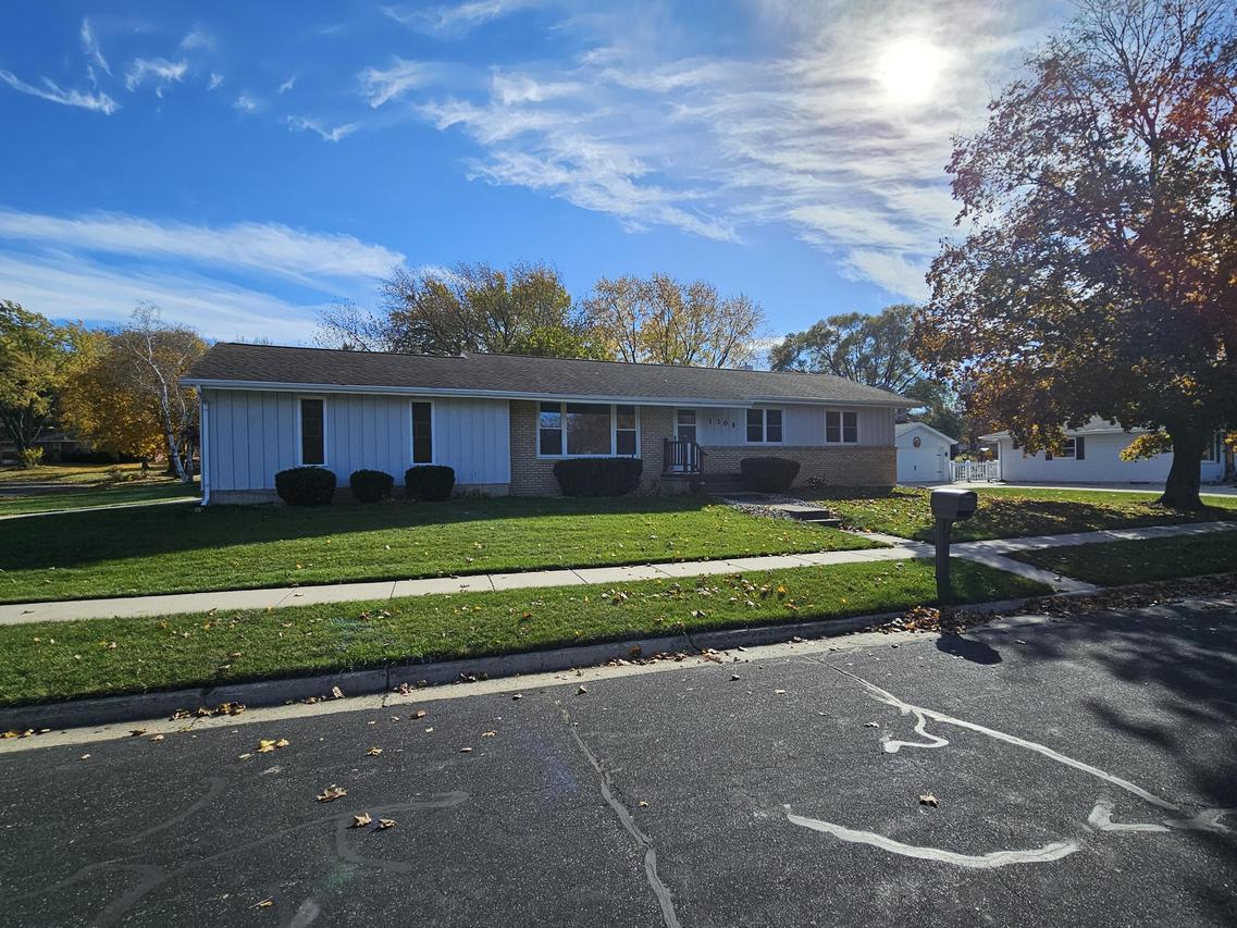 1305 Endl Blvd, Fort Atkinson, WI 53538