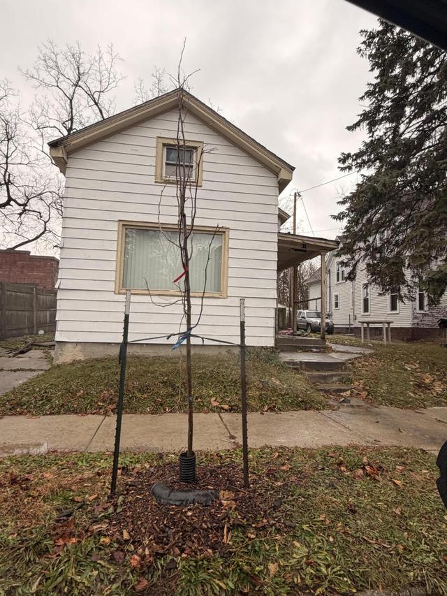 818 St Patrick St, Racine, WI 53402