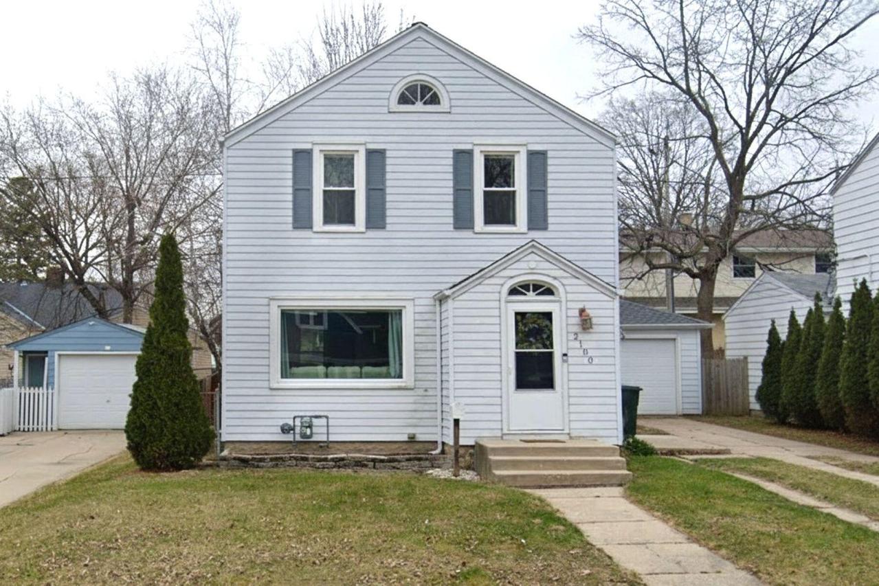 2180 S 89th St, West Allis, WI 53227