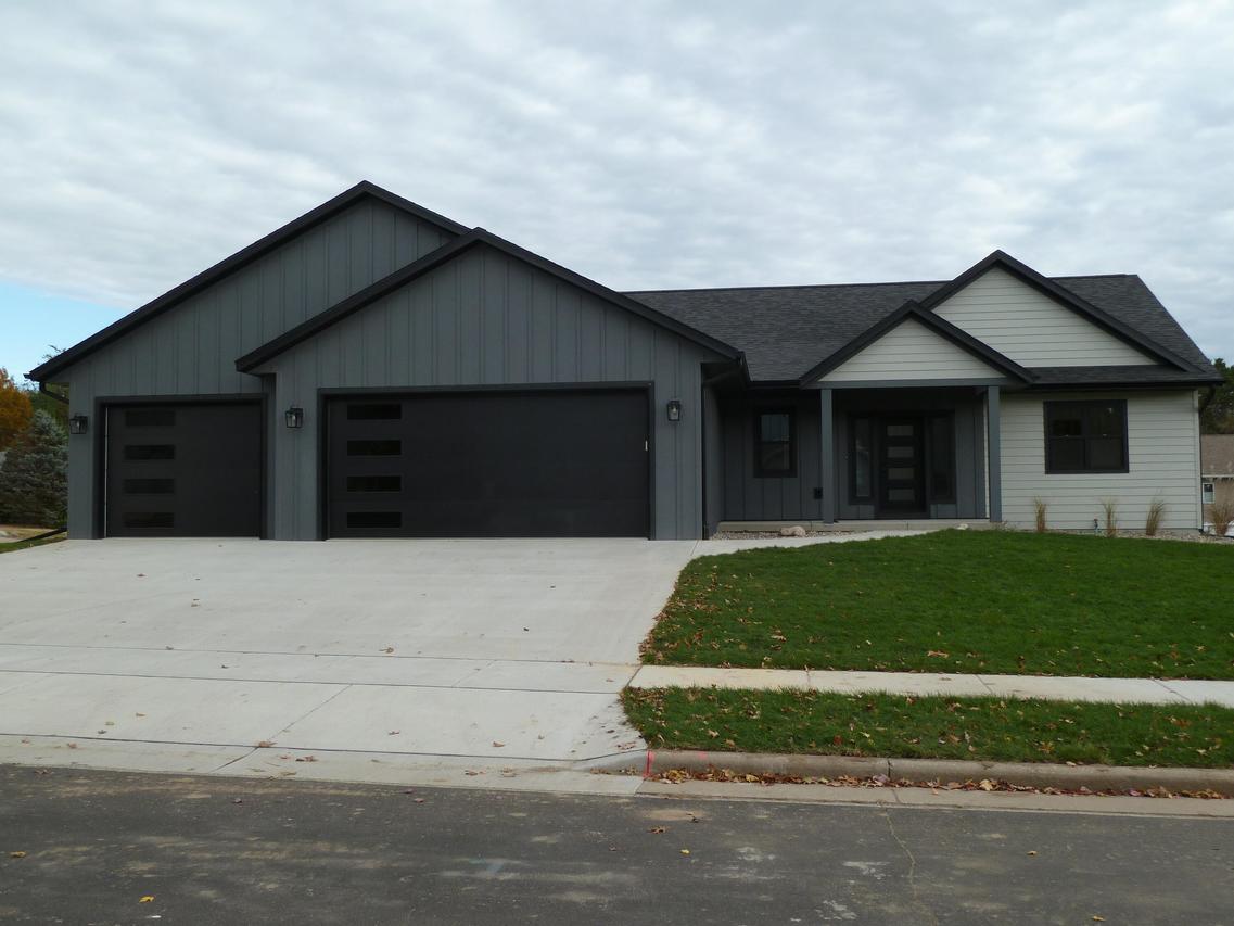 717 Tamarack Trl, Holmen, WI 54636