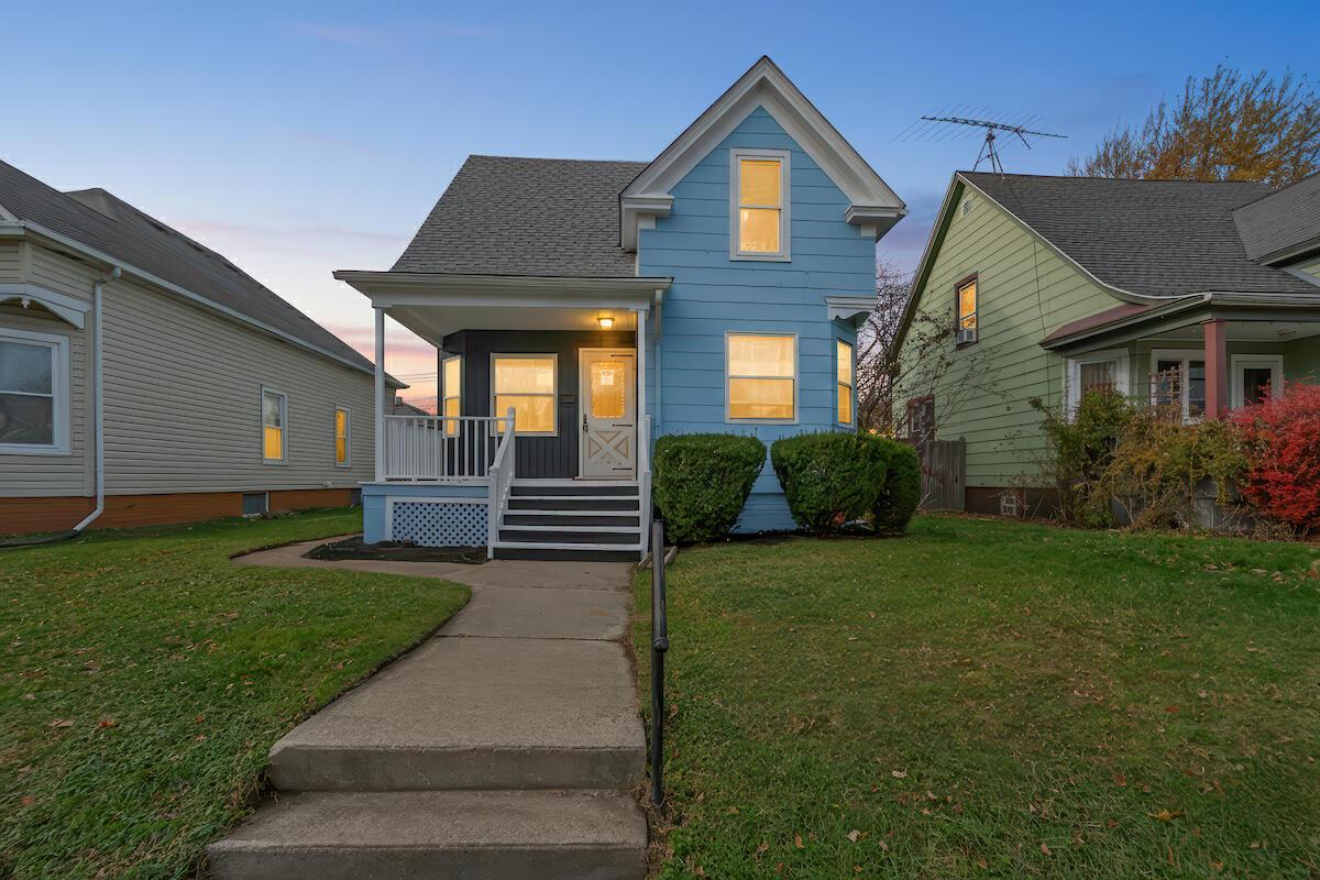 920 Grove Ave, Racine, WI 53405