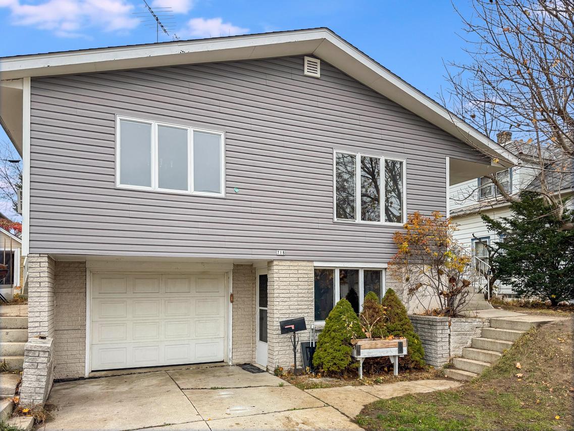 718 S 22nd St, Manitowoc, WI 54220