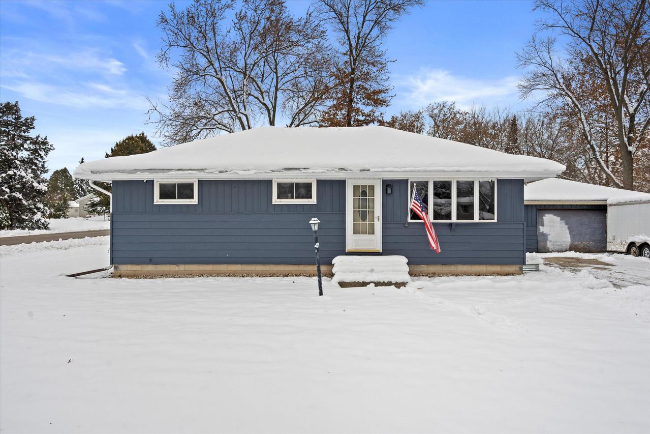 8212 W High St, Franklin, WI 53132