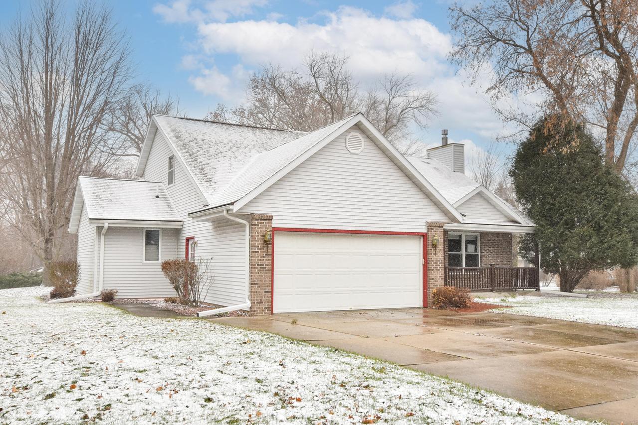 902 Martin Dr, Fredonia, WI 53021