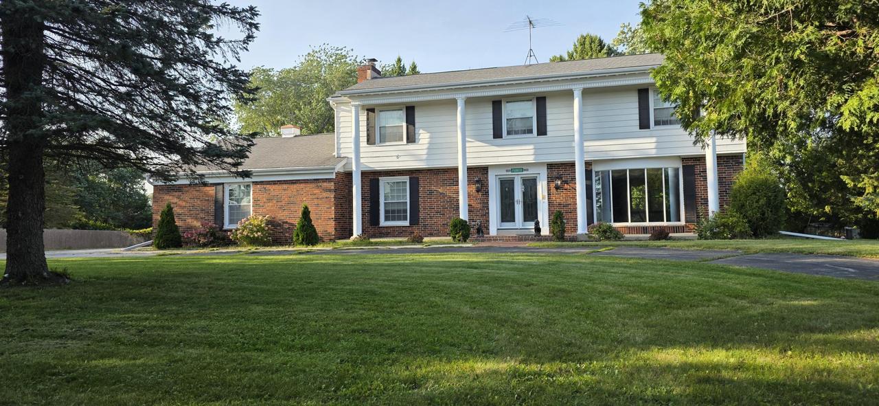 866 E Pioneer Rd, Grafton, WI 53024