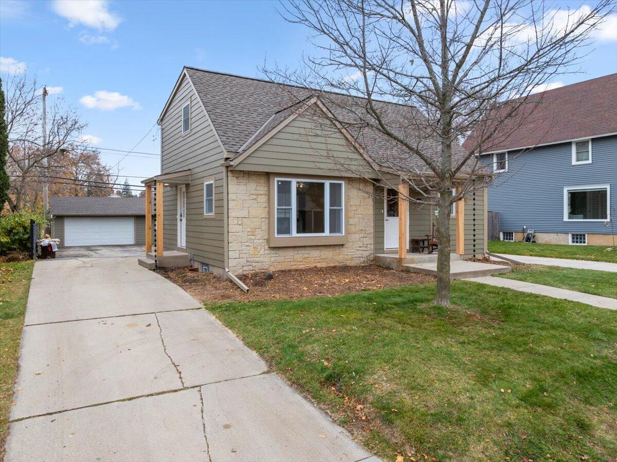 1021 13th Ave, Grafton, WI 53024