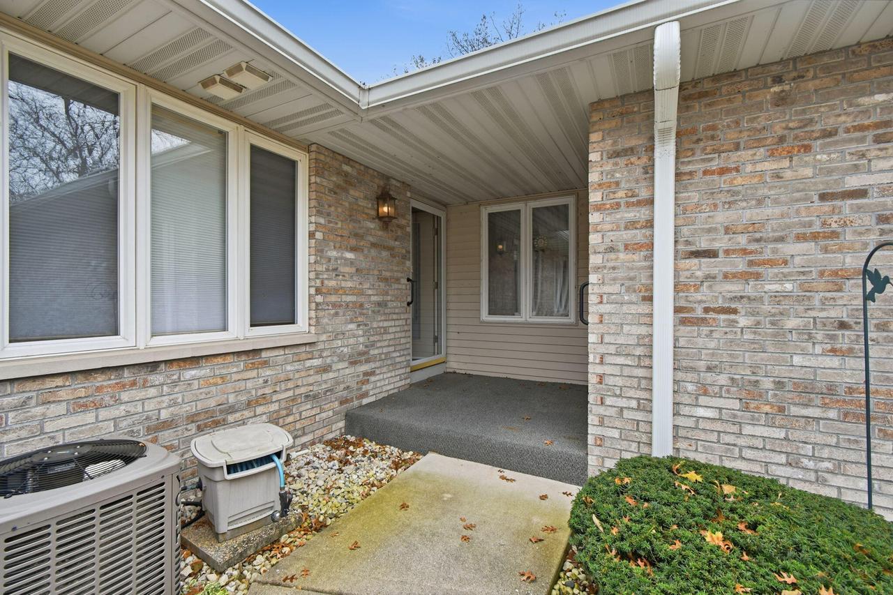 404 Monica Ave, Burlington, WI 53105