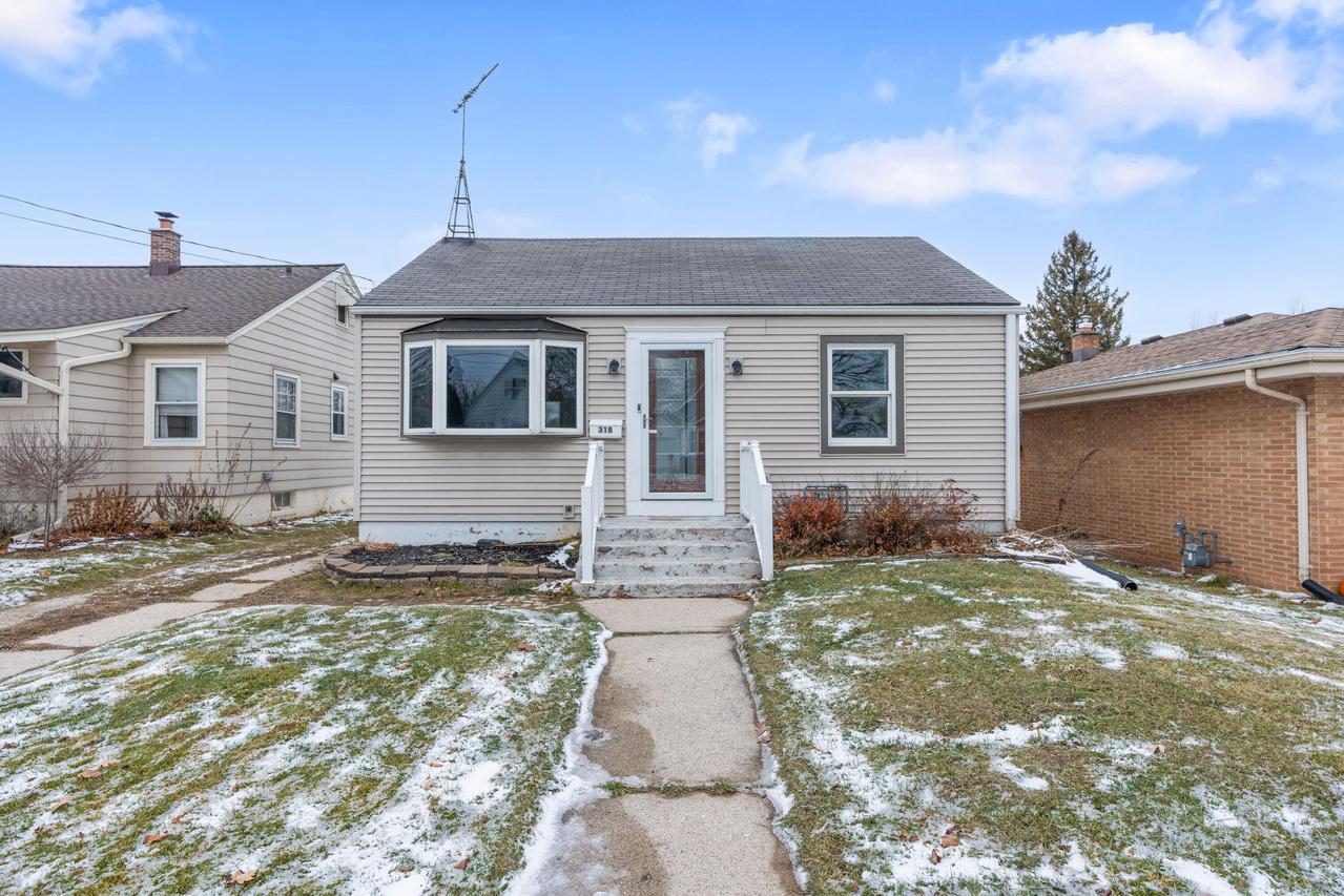 318 E Kilbourn Ave, West Bend, WI 53095