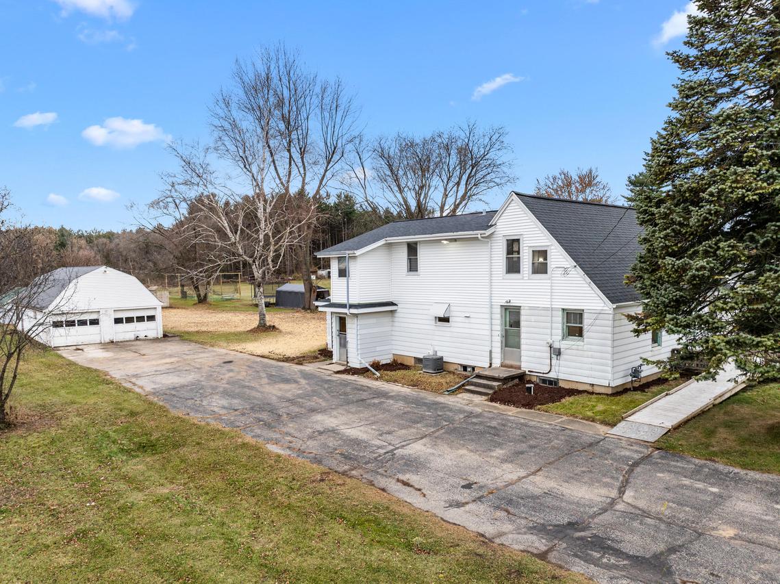 2089 Decorah Rd, Trenton, WI 53095