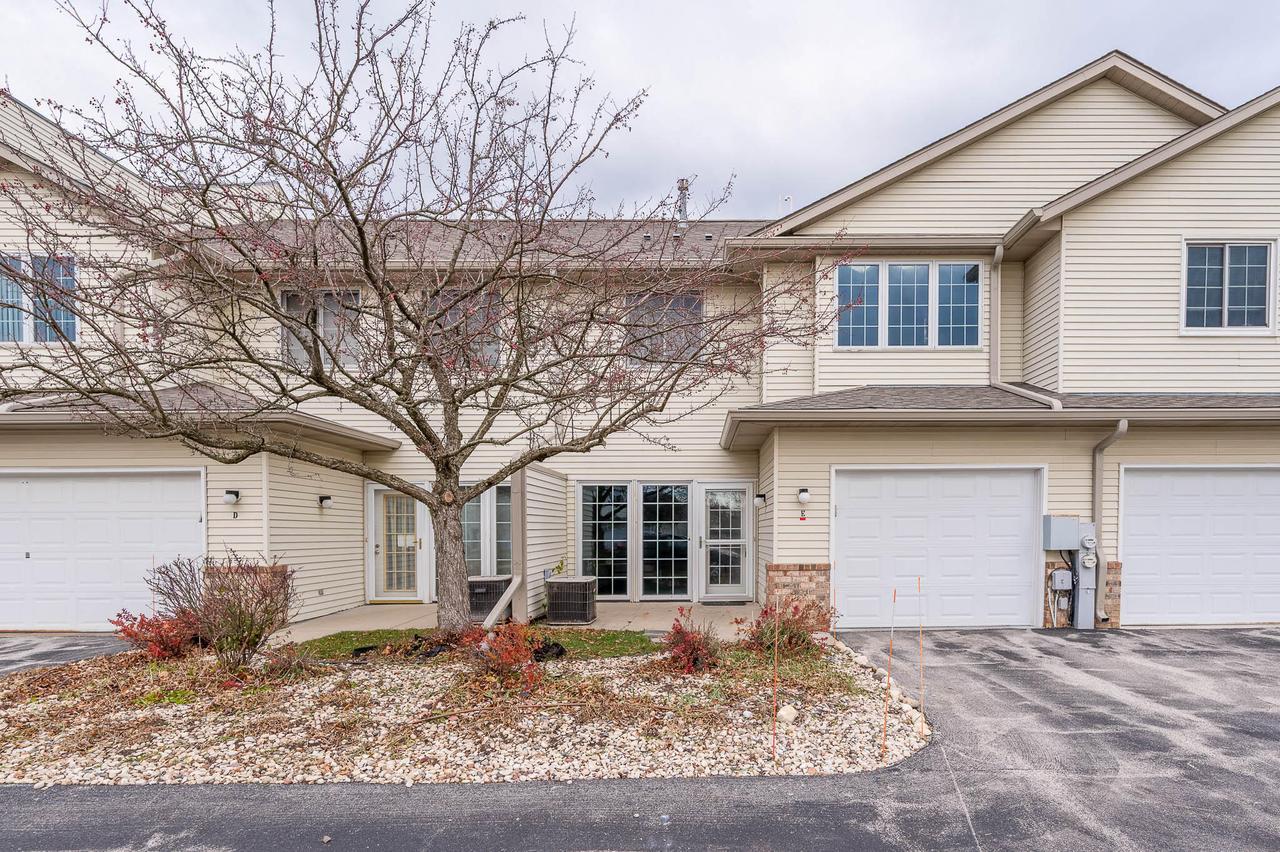 2415 Fox River #E, Waukesha, WI 53189