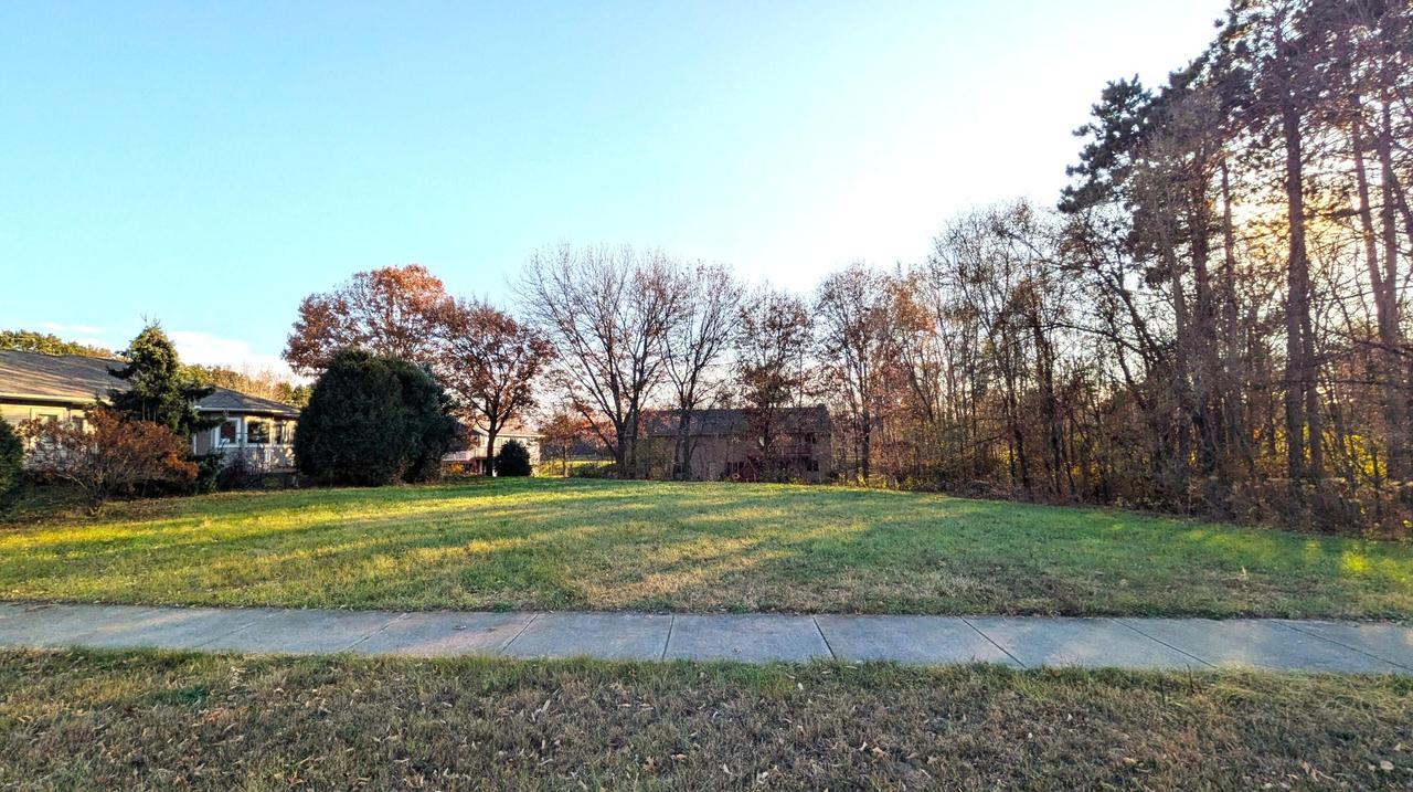 906 Jackpine Dr, Holmen, WI 54636