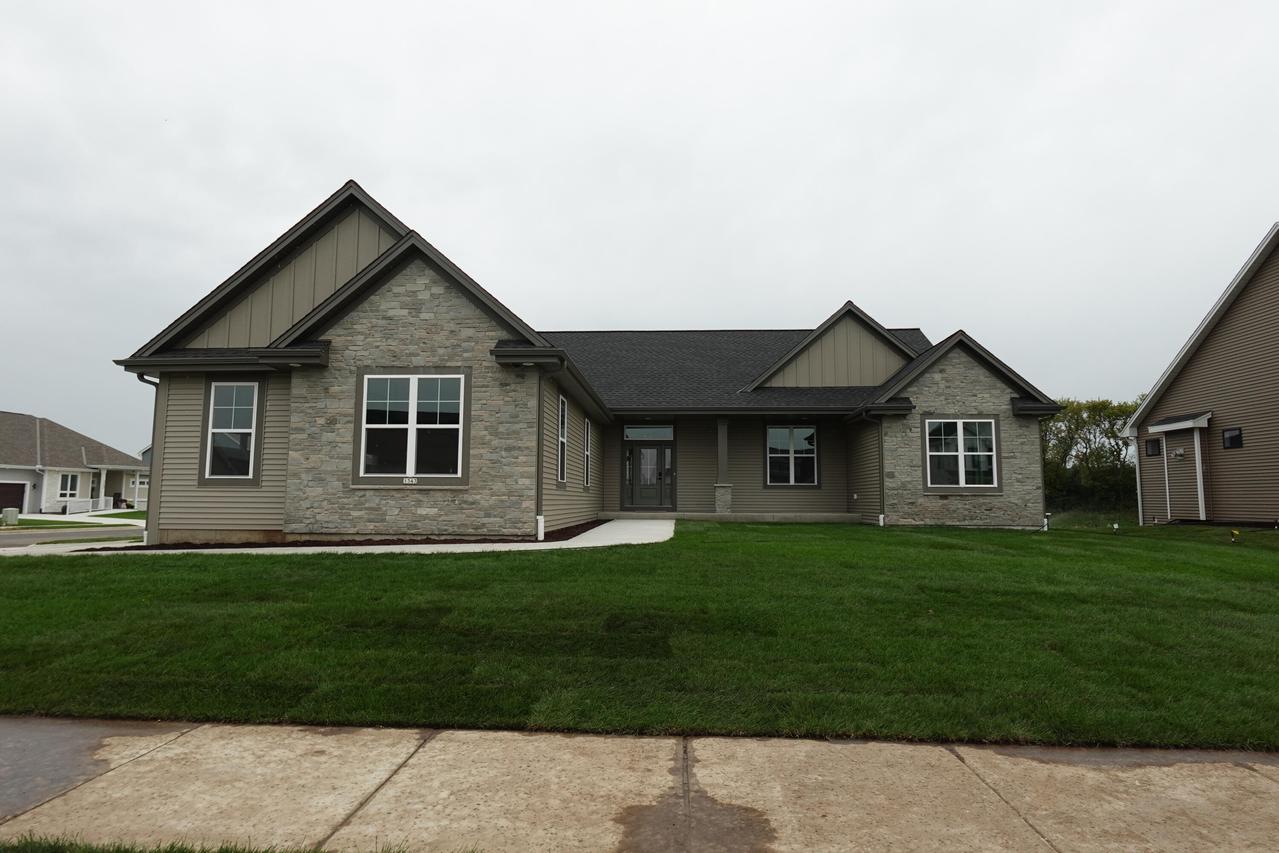 1343 Periwinkle Pass, Oconomowoc, WI 53066