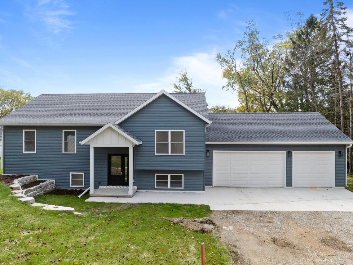 W3813 Magnolia Dr, Geneva, WI 53147