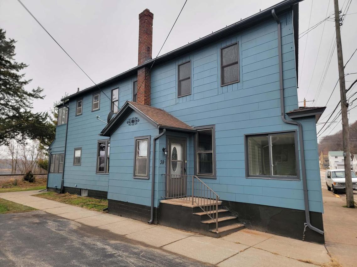 39 N Shore #39 1/2, Fountain City, WI 54629