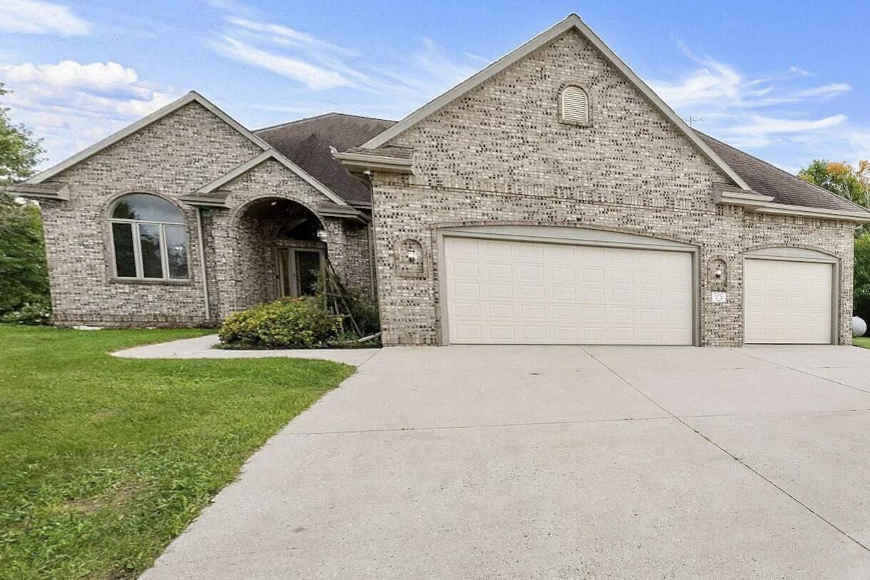 7901 Middle Rd, Manitowoc Rapids, WI 54220