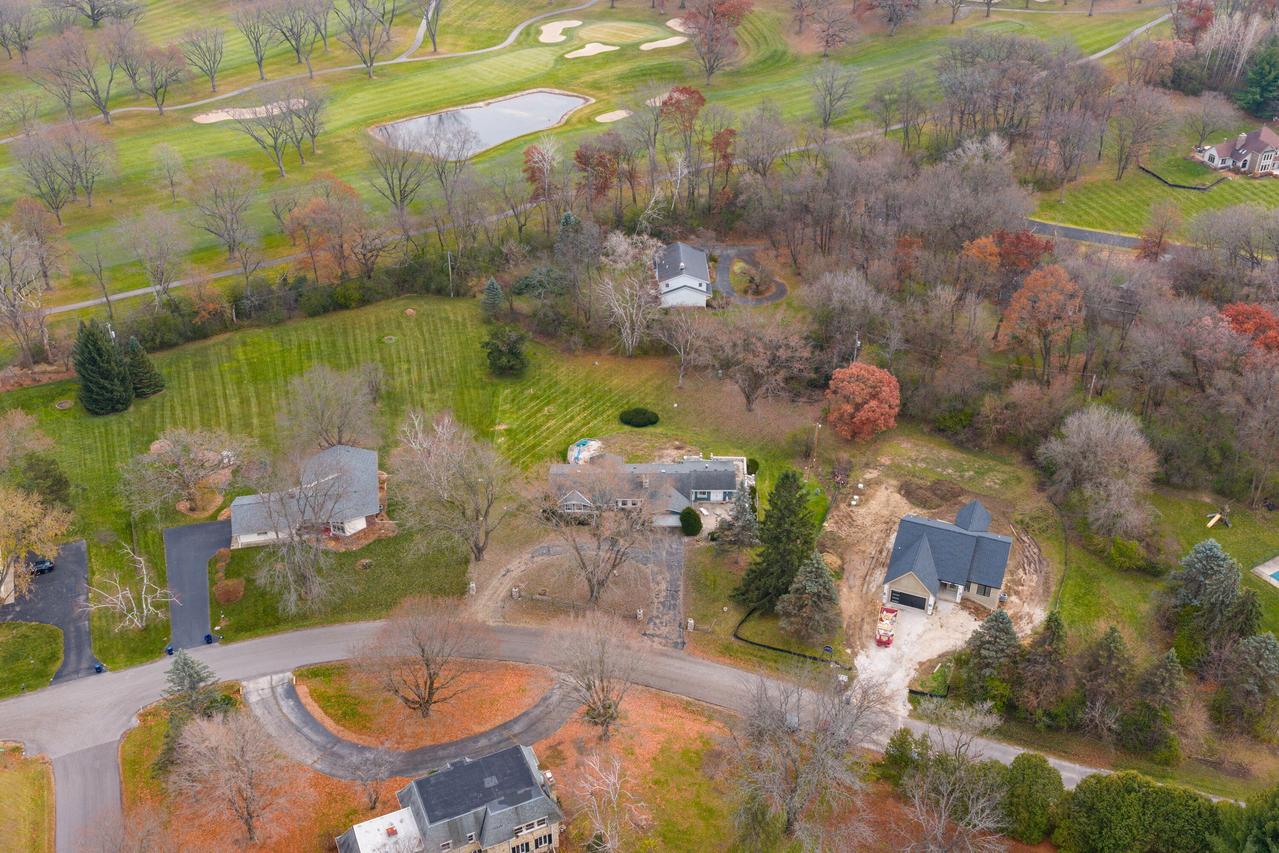 W275S3302 Burnell Dr, Waukesha, WI 53189