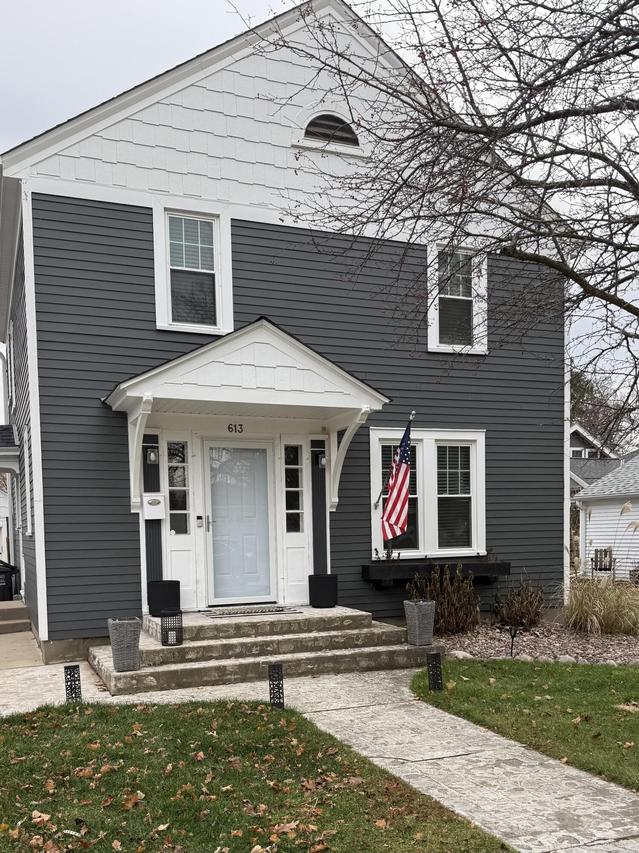 613 E Washington Ave, Oconomowoc, WI 53066
